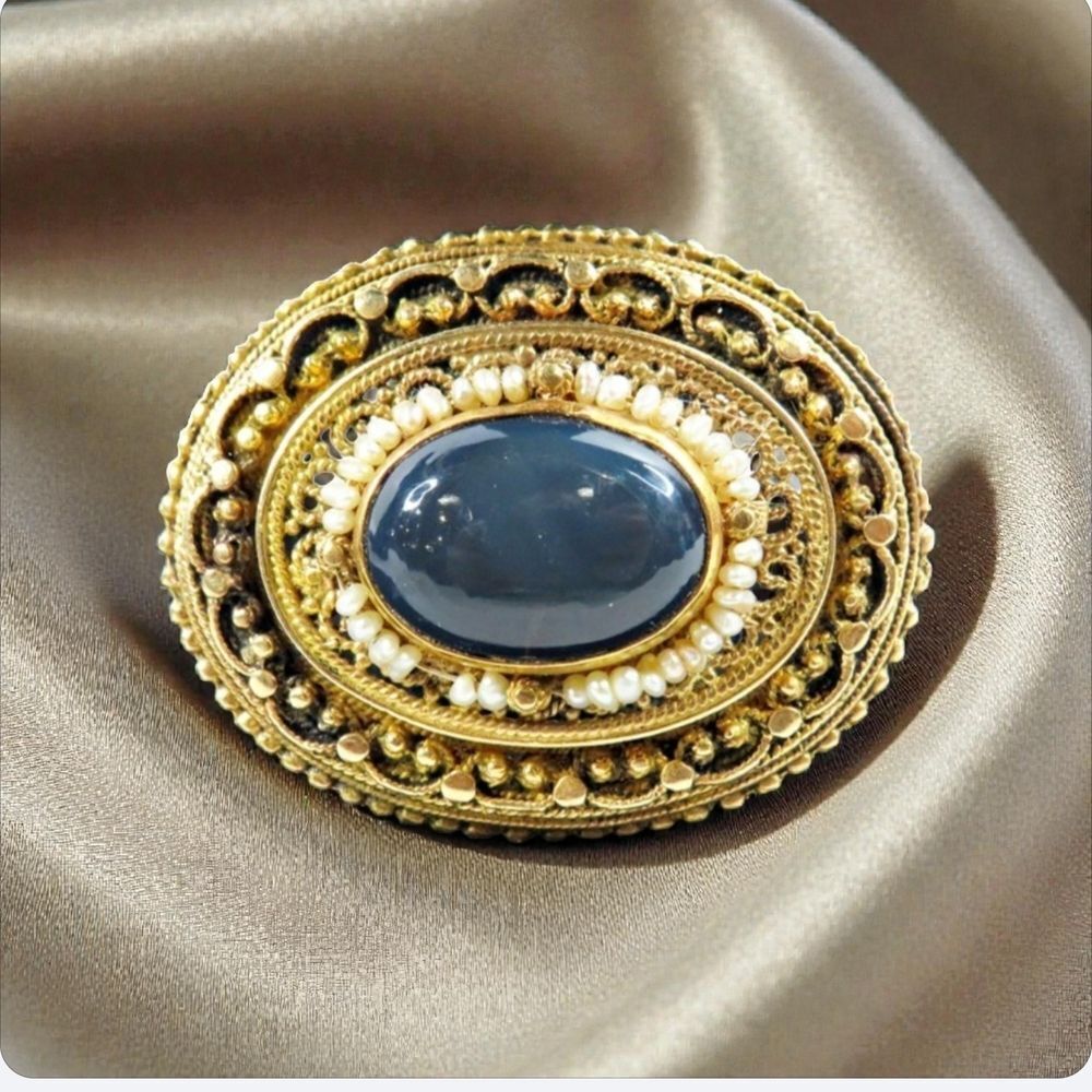 A Solid Gold 14 kt Rare Vintage Brooch Gold Pearl Jade Filigree Brooch